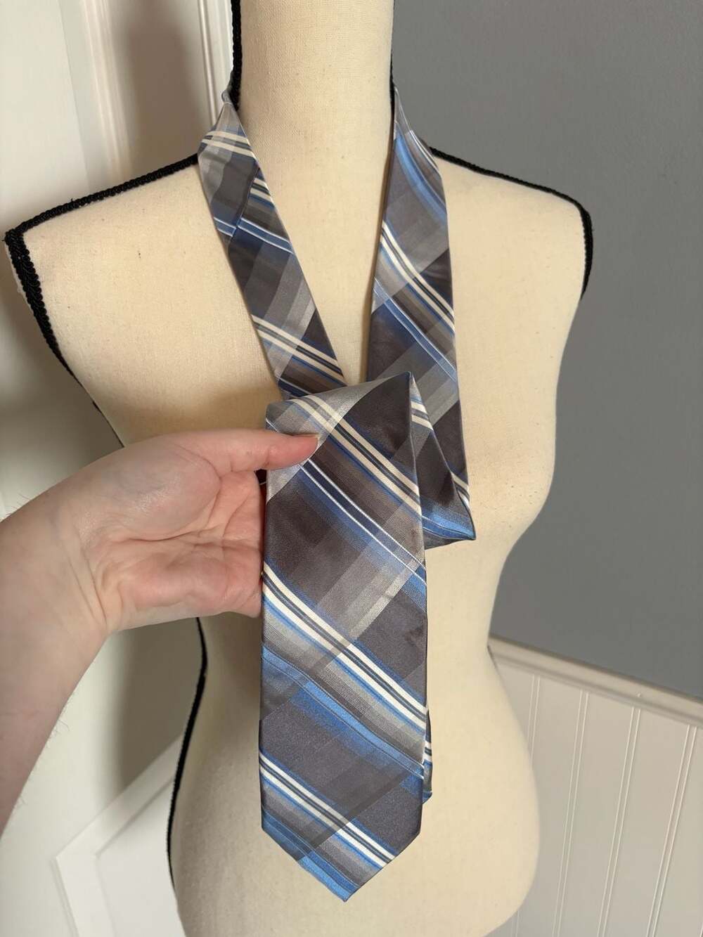 ck Calvin Klein Men's Blue and Grey Plaid Silk Necktie NWT